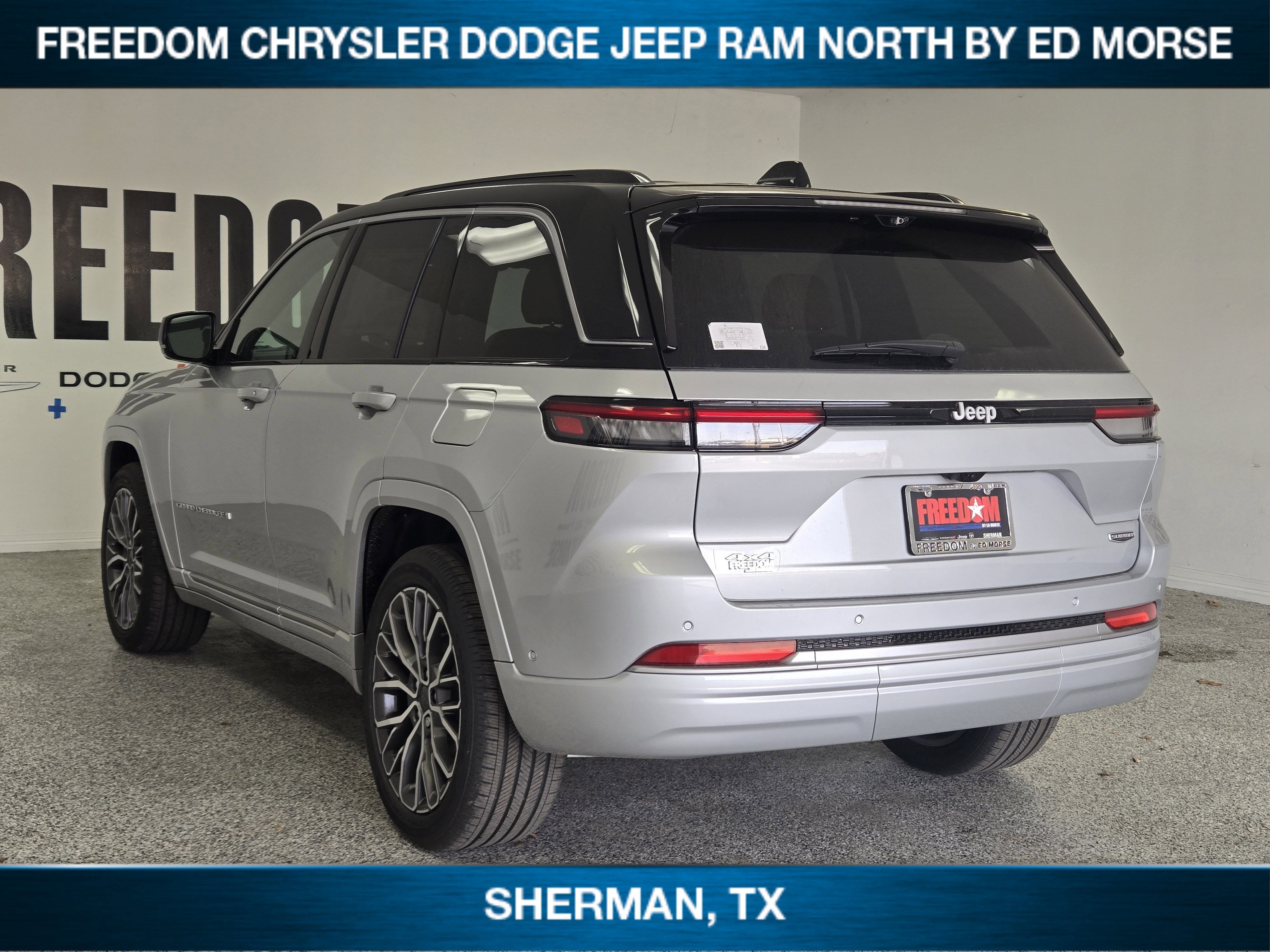 2026 Jeep Grand Cherokee GRAND CHEROKEE SUMMIT 4X4