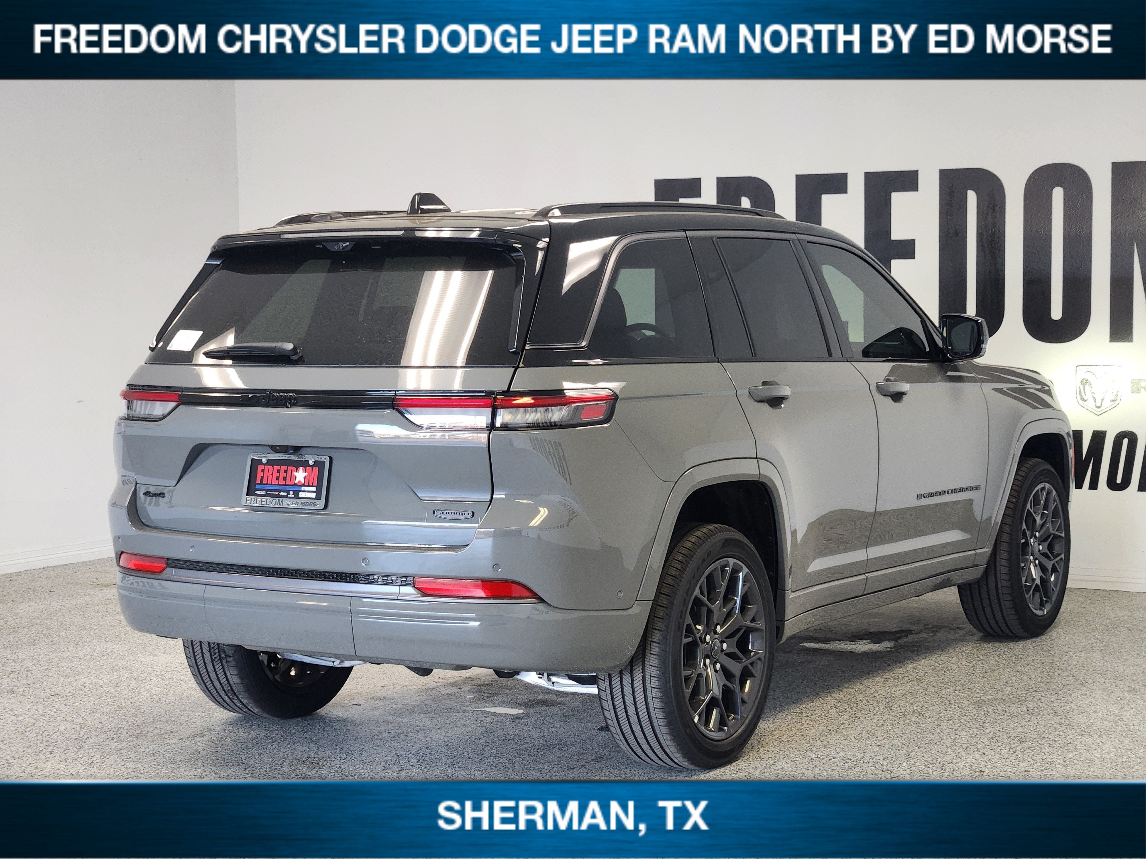 2027 Jeep Grand Cherokee GRAND CHEROKEE SUMMIT 4X4