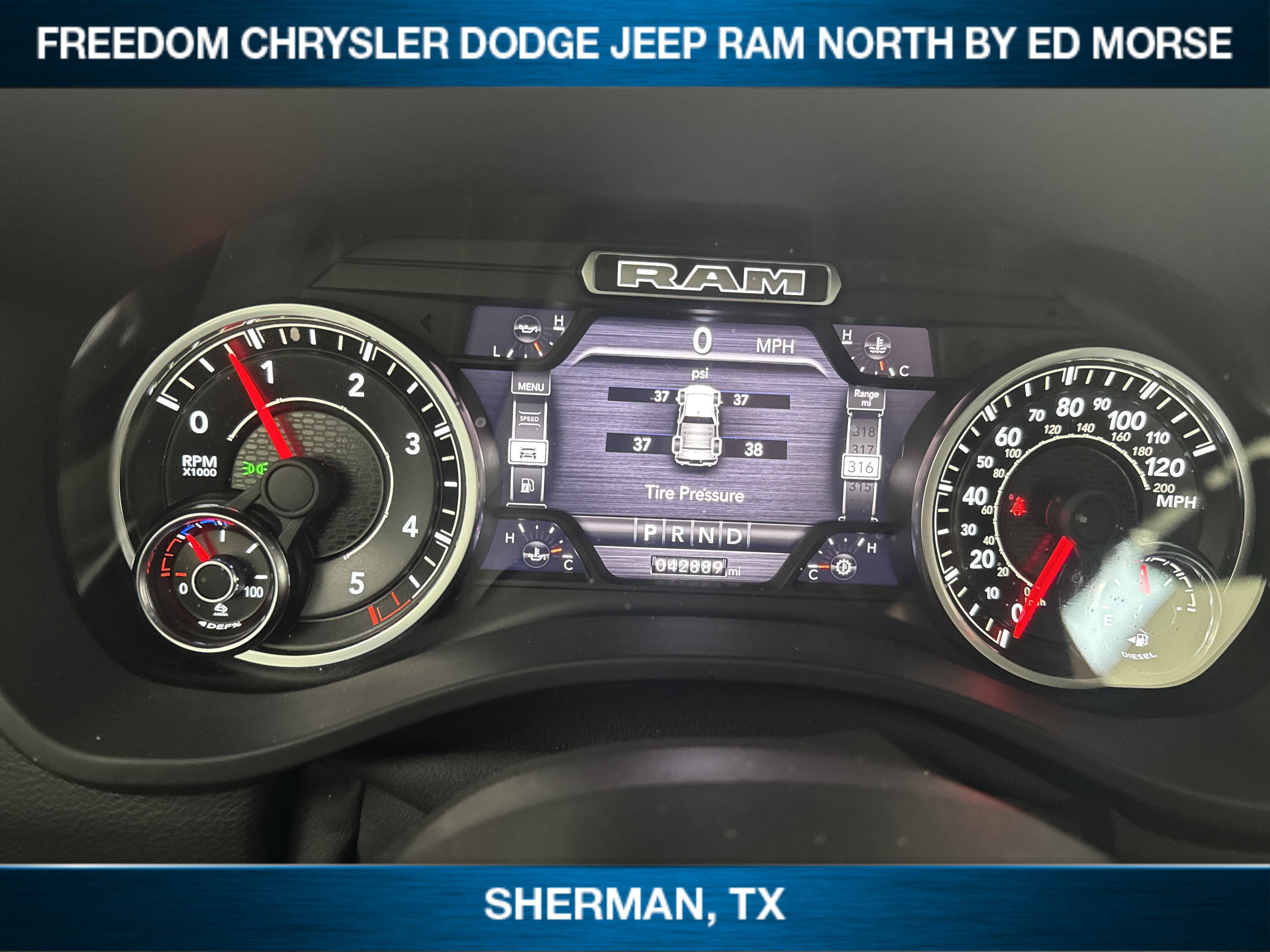 2022 RAM 1500 Laramie Crew Cab 4x2 5'7' Box