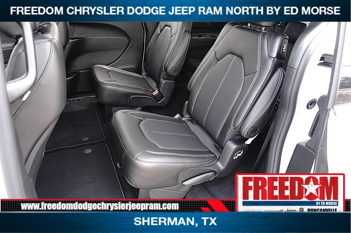 2027 Chrysler Pacifica PACIFICA SELECT