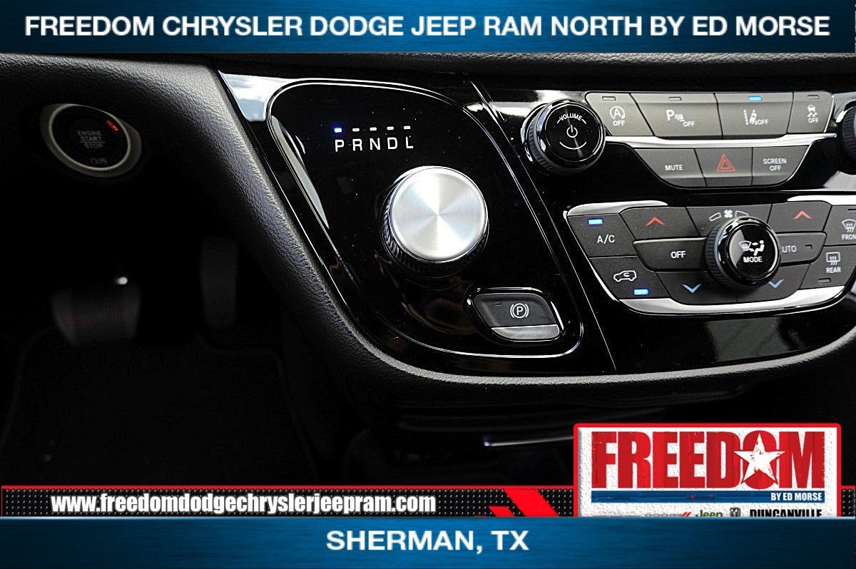 2027 Chrysler Pacifica PACIFICA SELECT