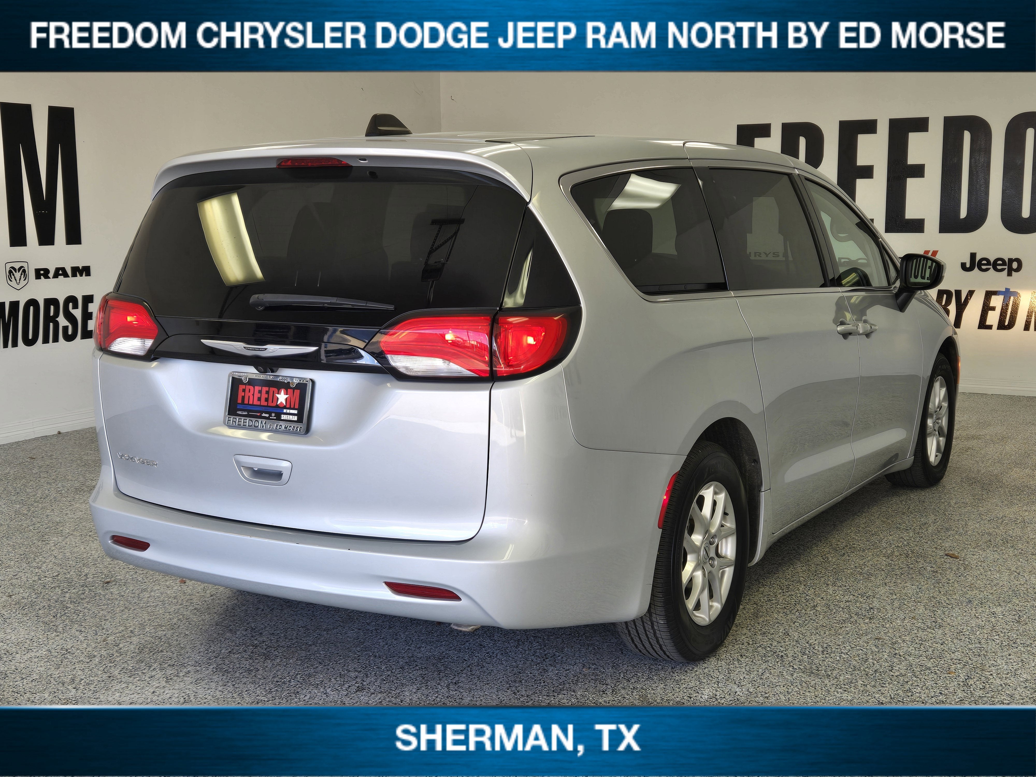 2023 Chrysler Voyager LX