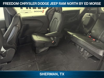 2025 Chrysler Voyager LX