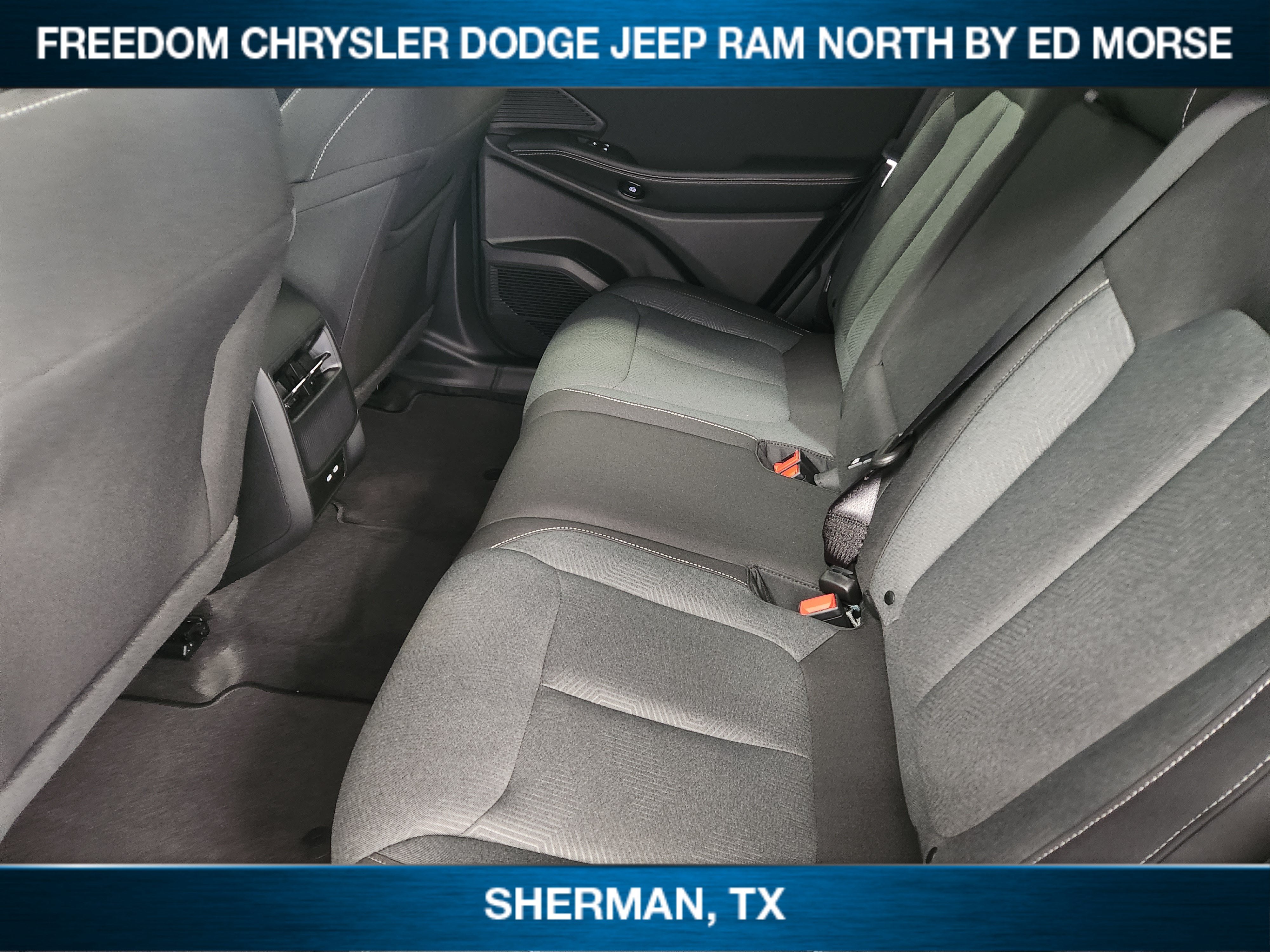 2027 Jeep Cherokee CHEROKEE LAREDO 4X4
