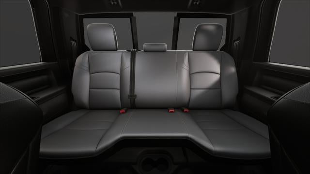 2027 RAM 2500 RAM 2500 TRADESMAN CREW CAB 4X4 6'4' BOX