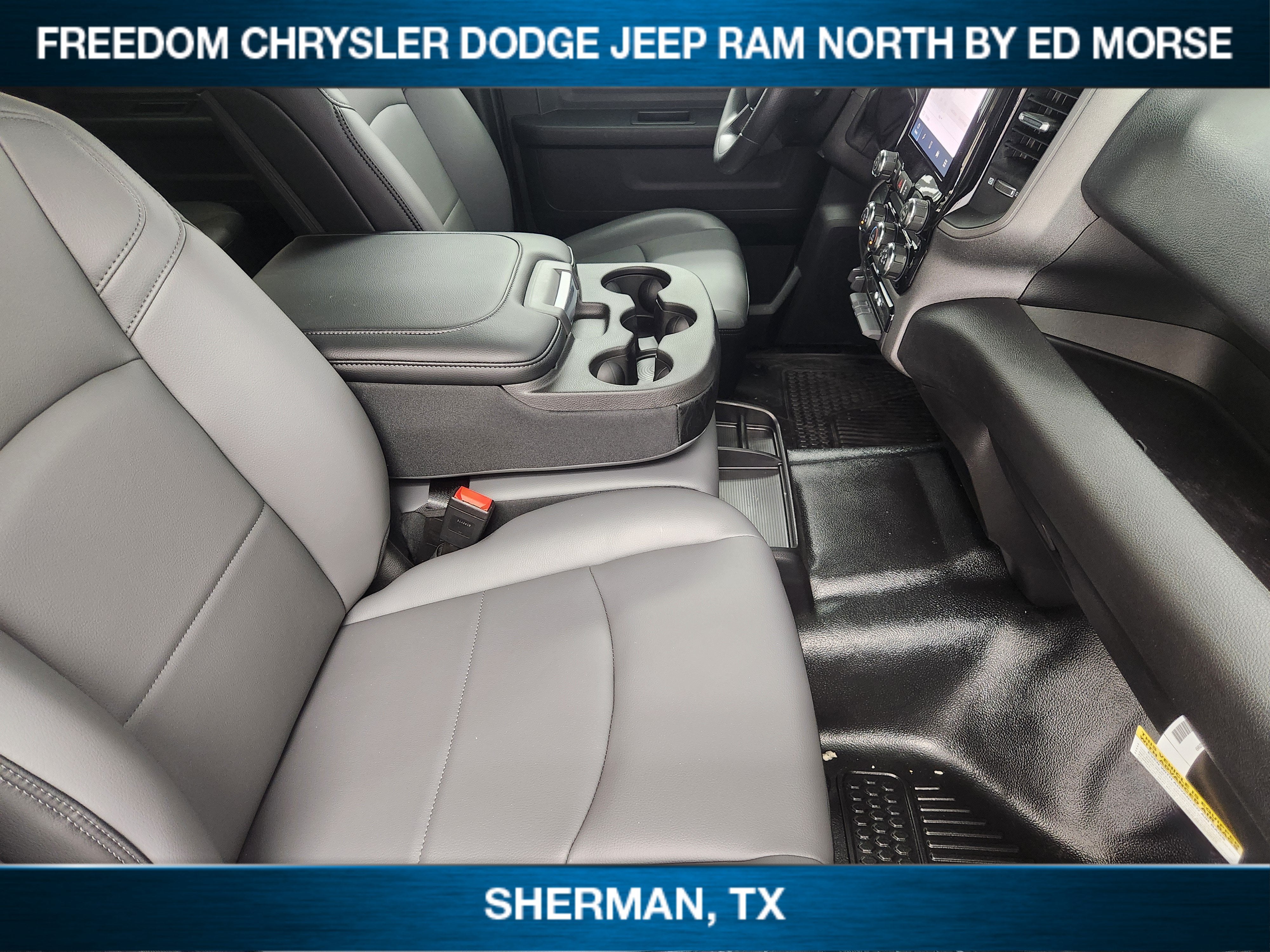 2027 RAM 2500 RAM 2500 TRADESMAN CREW CAB 4X4 6'4' BOX
