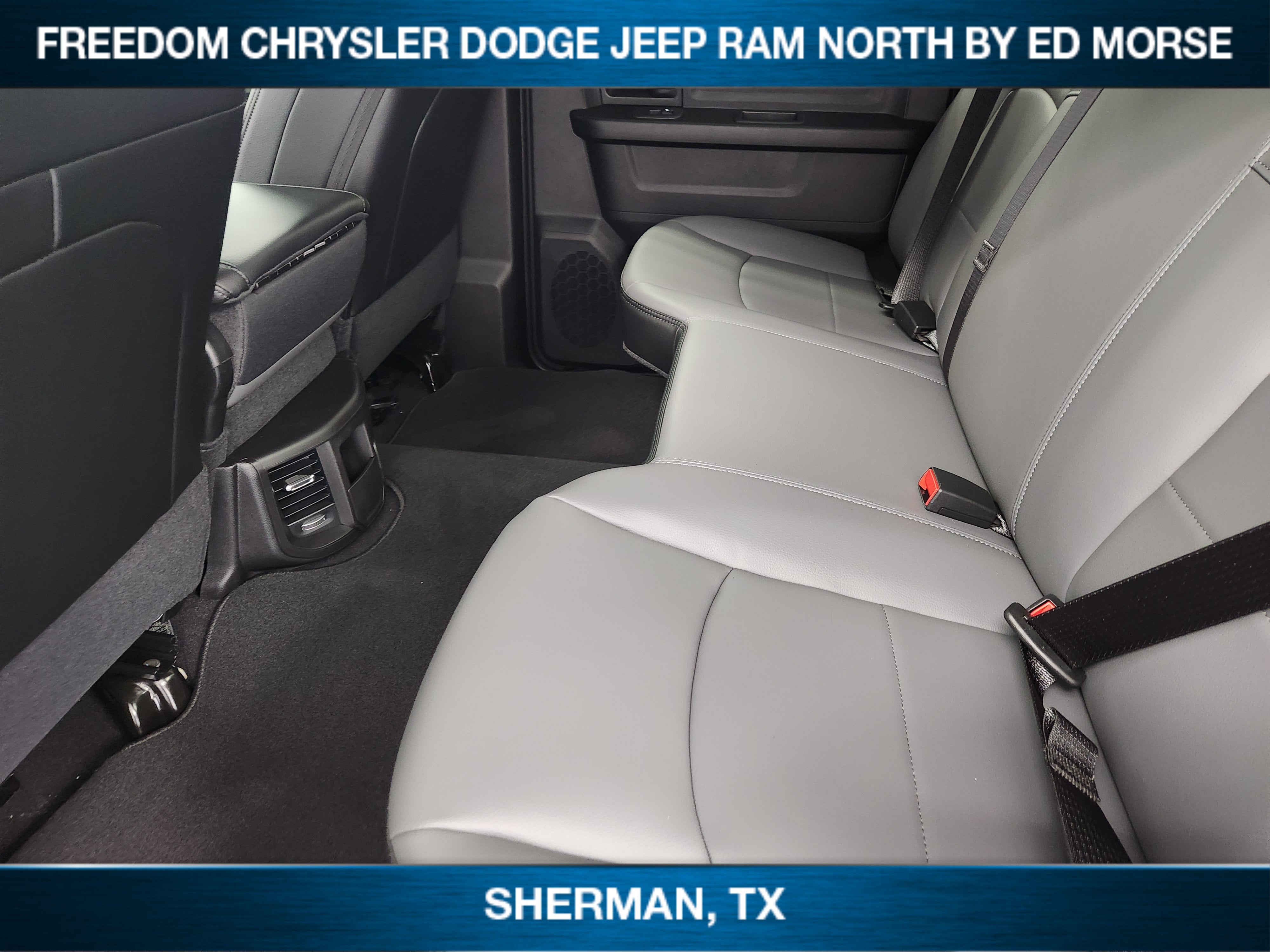 2027 RAM 3500 RAM 3500 TRADESMAN CREW CAB 4X4 8' BOX