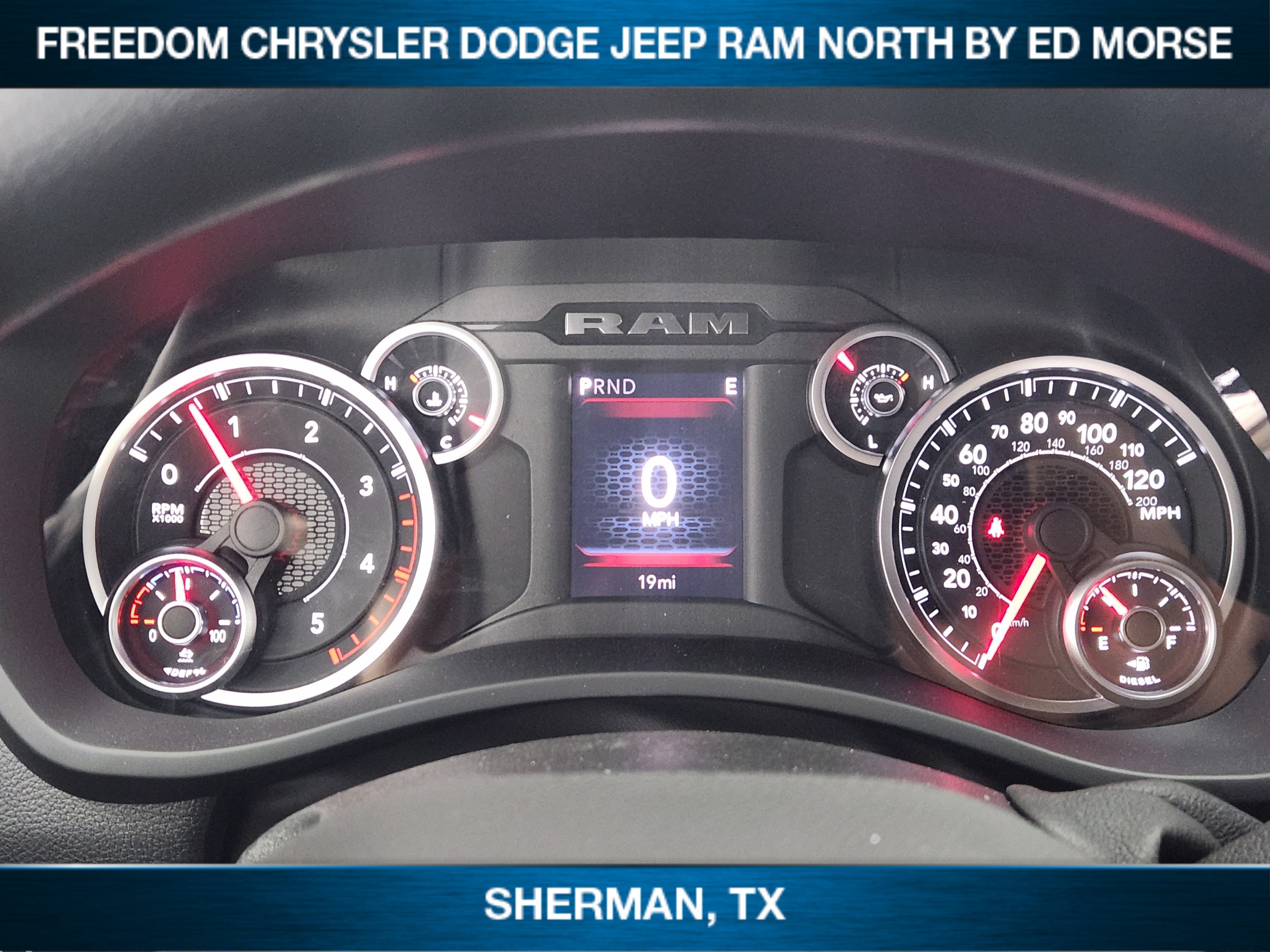 2027 RAM 3500 RAM 3500 TRADESMAN CREW CAB 4X4 8' BOX