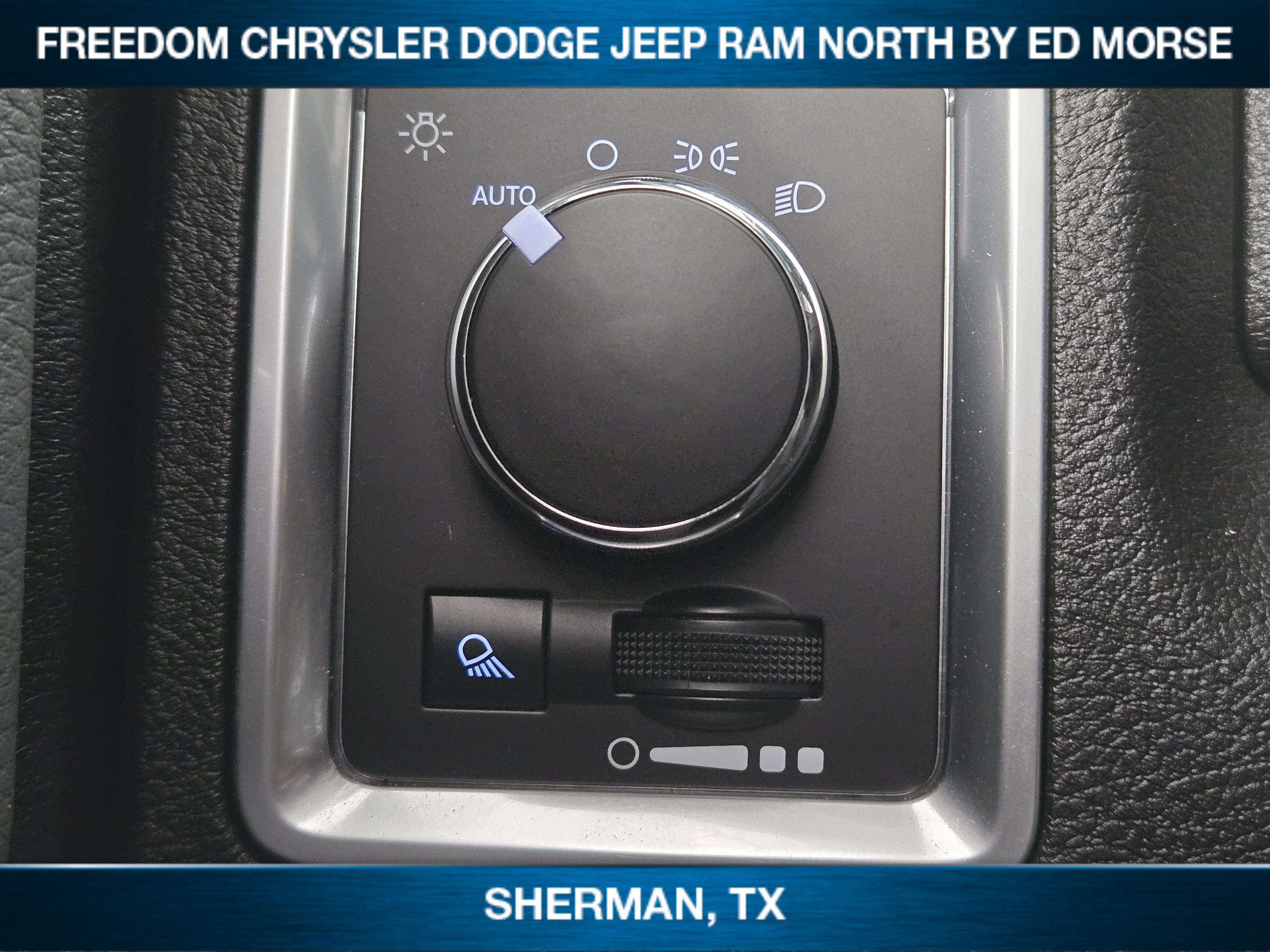 2023 RAM 1500 Classic SLT Crew Cab 4x4 5'7' Box