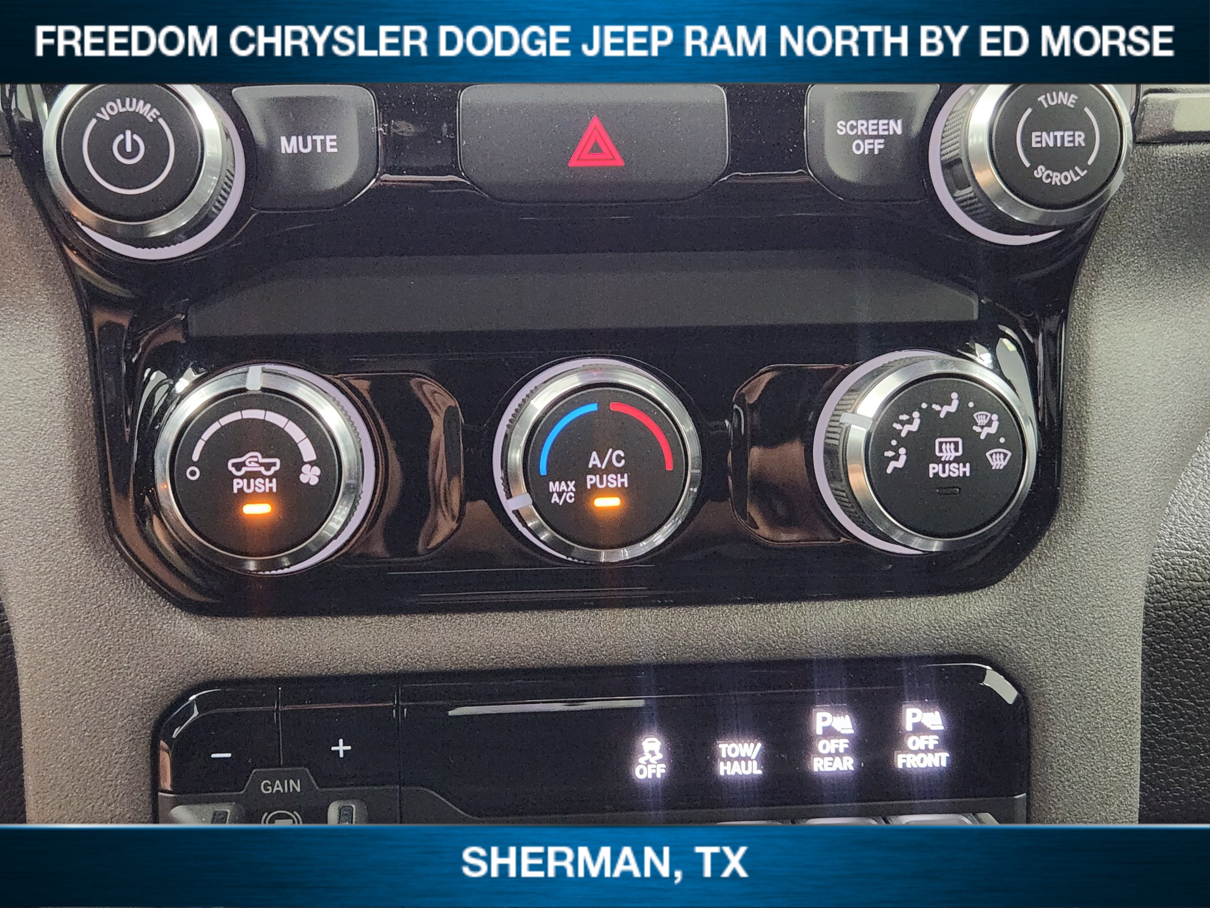 2026 RAM Ram 2500 RAM 2500 BLACK EXPRESS CREW CAB 4X4 6'4' BOX