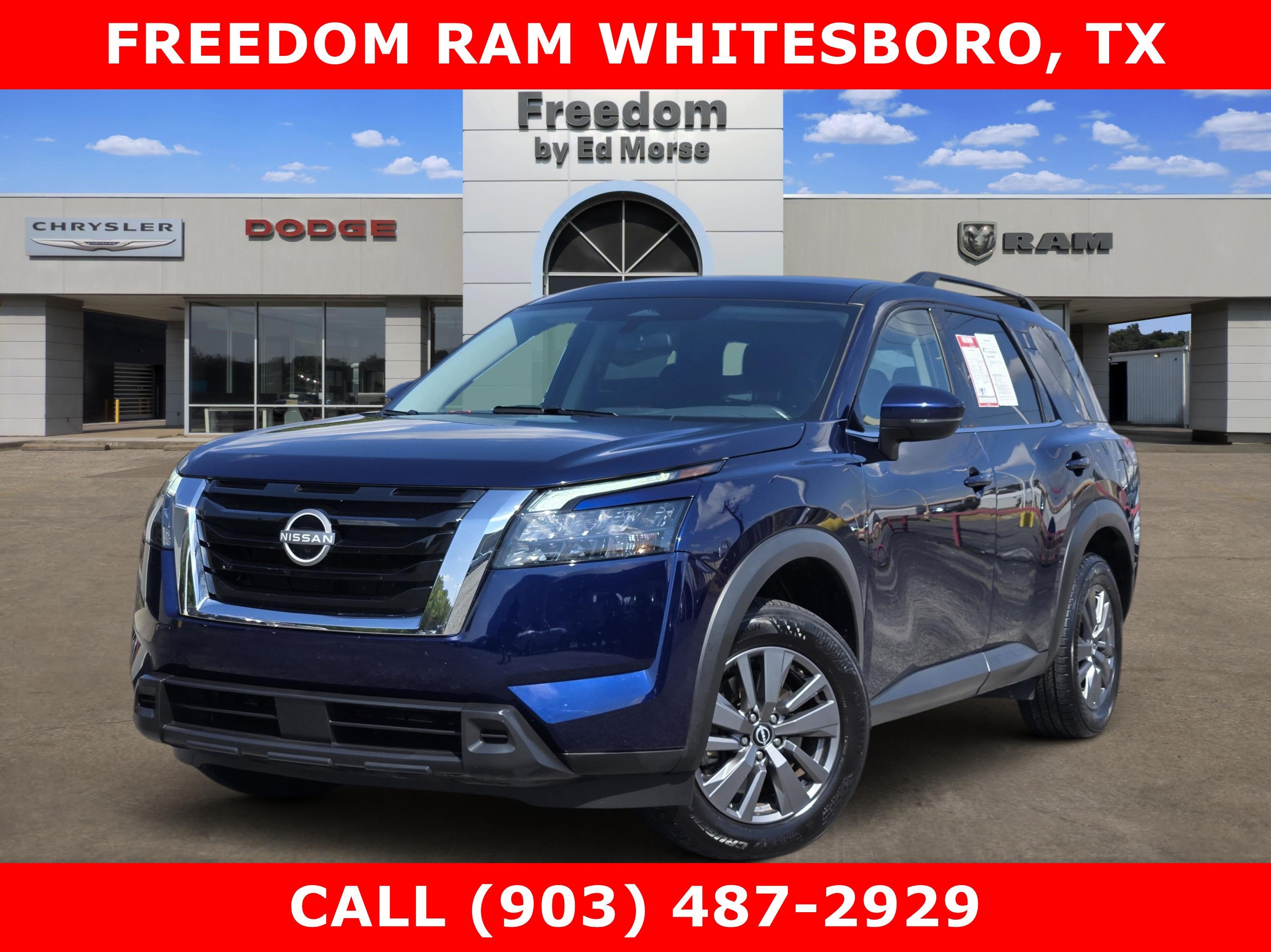 2025 Nissan Pathfinder SV