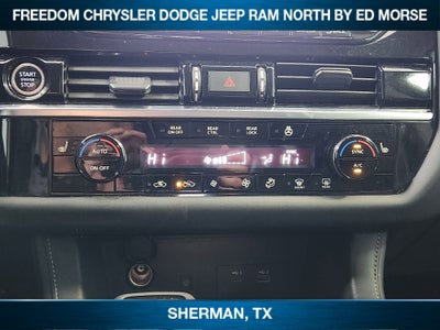 2023 Nissan Pathfinder SL FWD