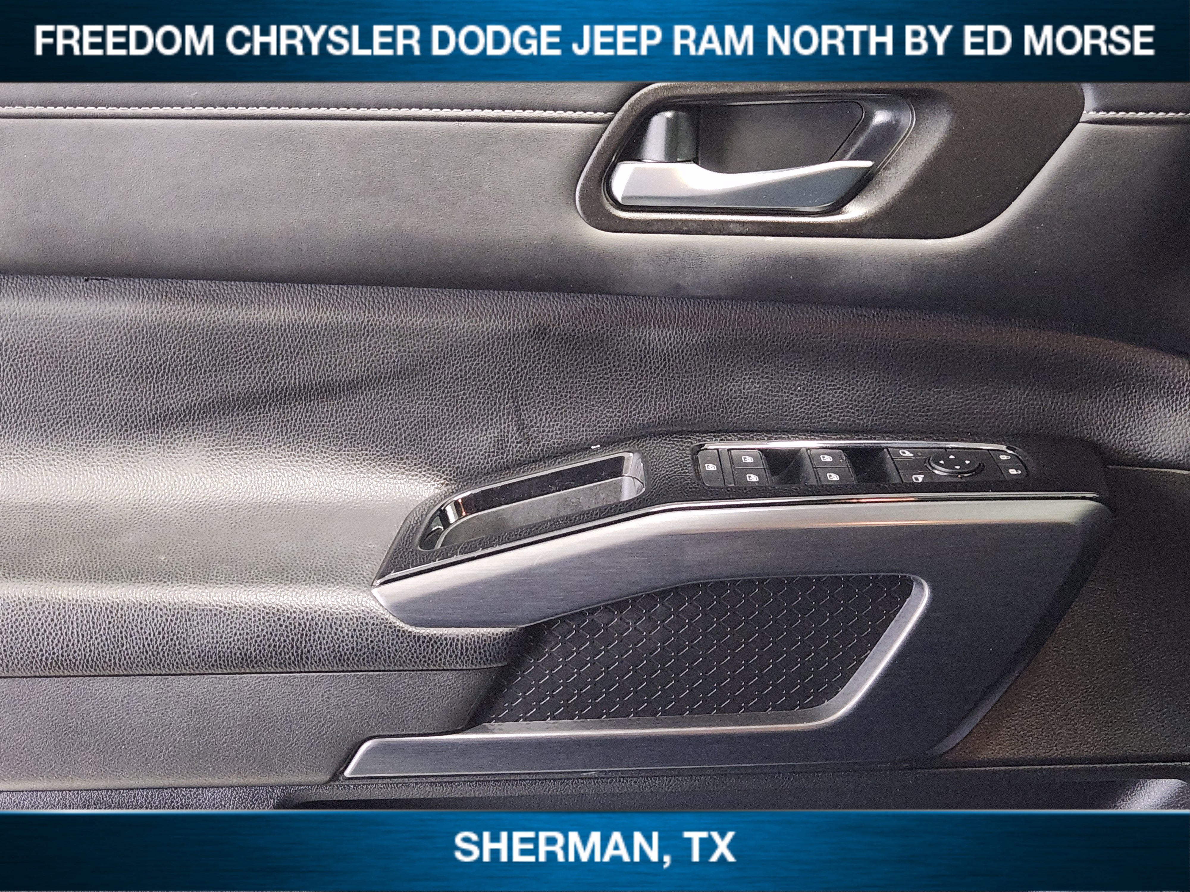 2023 Nissan Pathfinder SL FWD