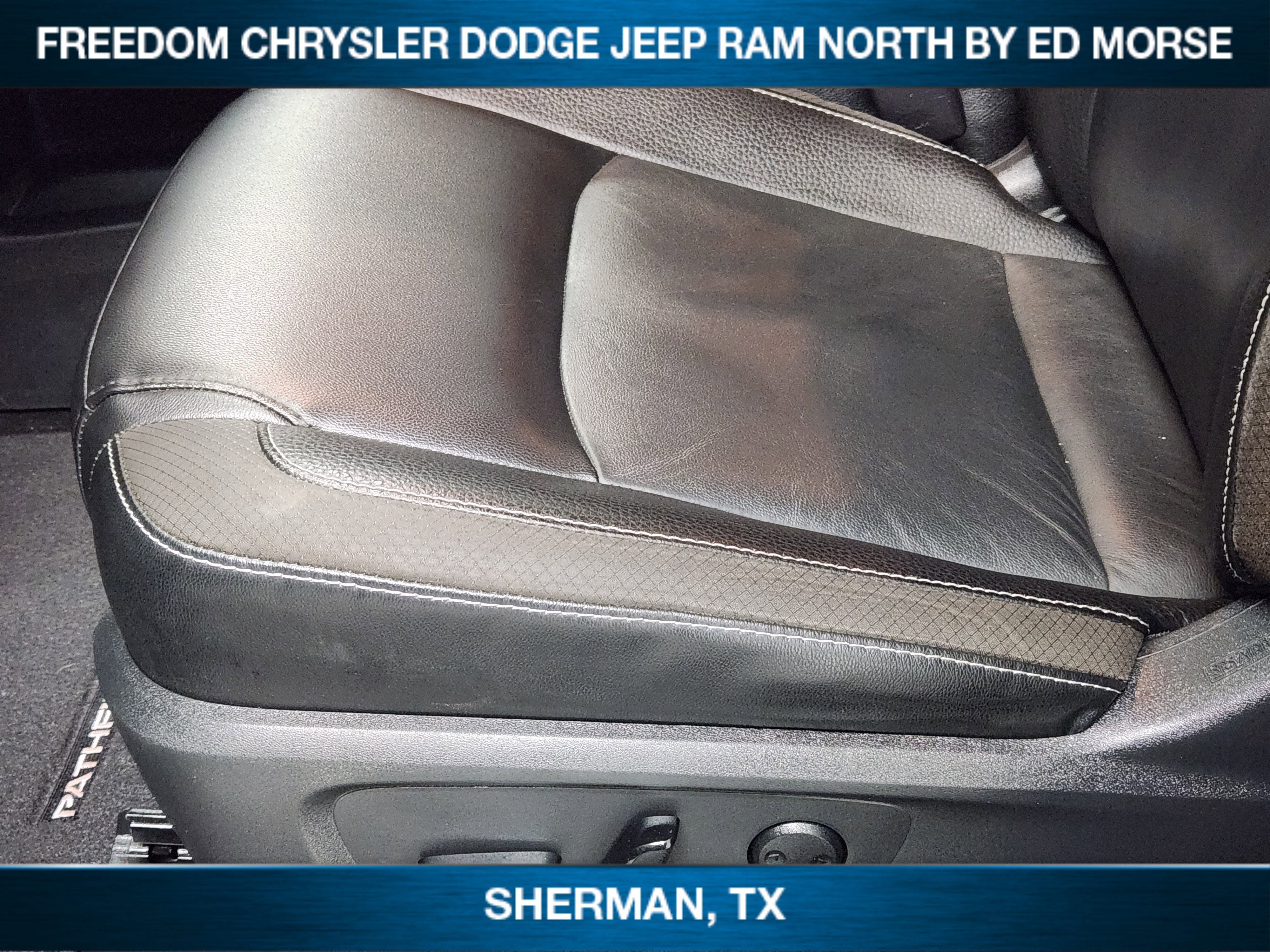 2023 Nissan Pathfinder SL FWD