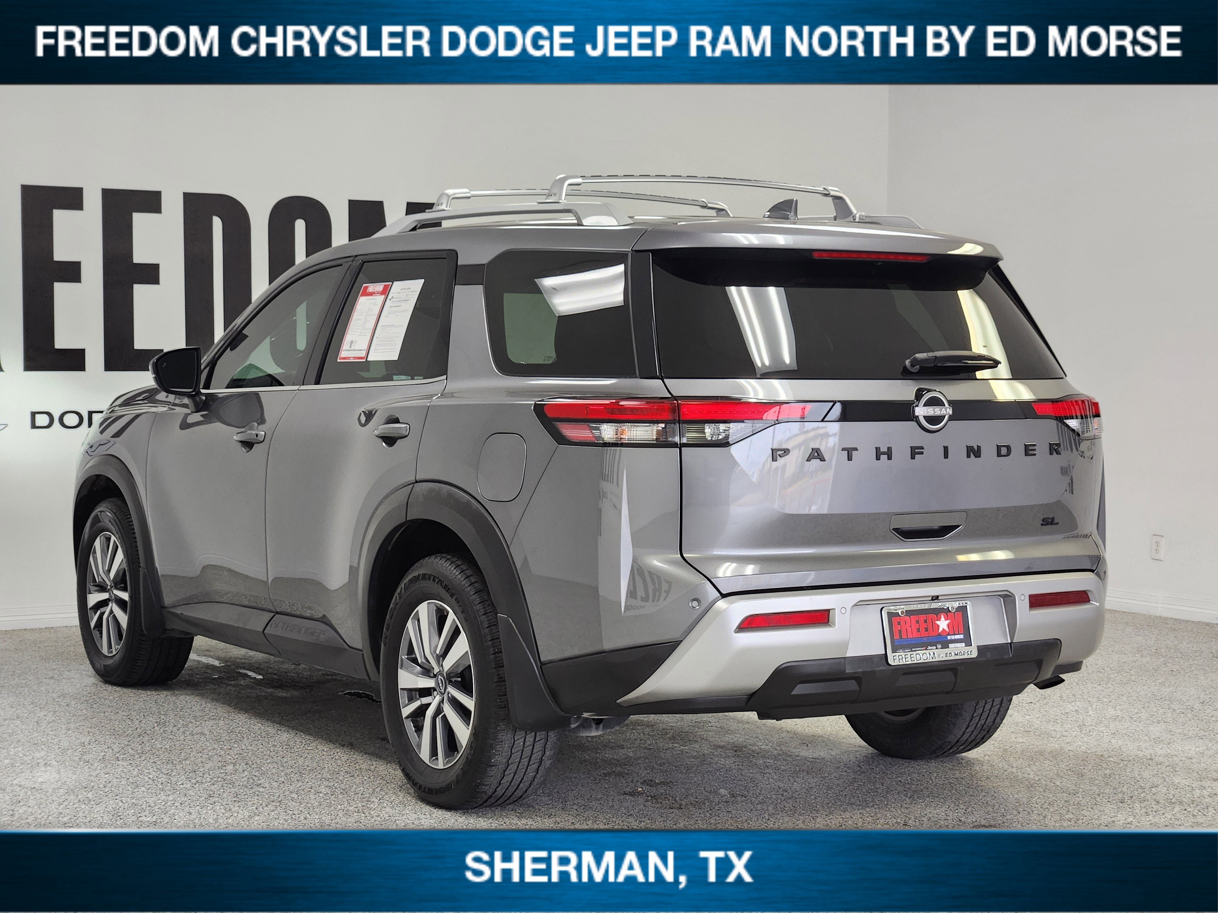2023 Nissan Pathfinder SL FWD